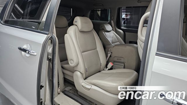 Kia Carnival 11-seater Prestige 2015 — фото 12