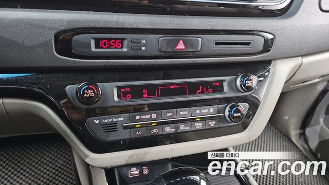 Kia Carnival 11-seater Prestige 2015 — фото 17