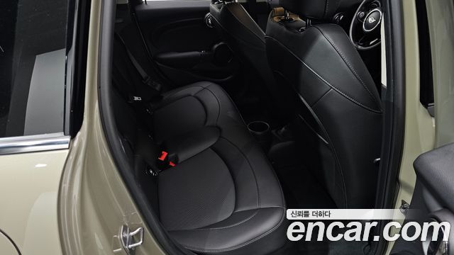 MINI Cooper 5Door Standard 3rd 2019 — фото 12