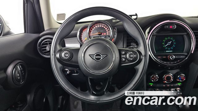 MINI Cooper 5Door Standard 3rd 2019 — фото 13