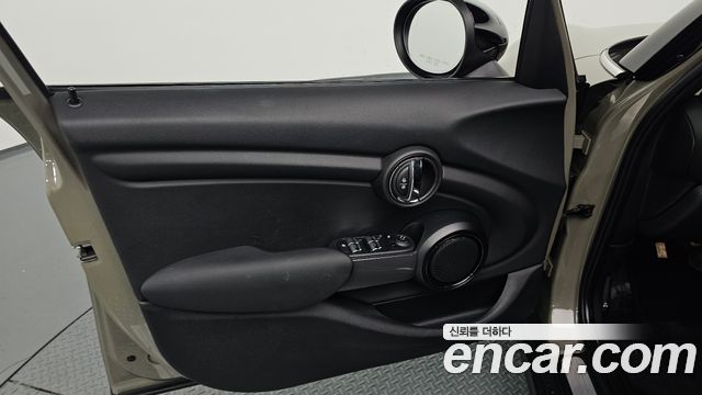 MINI Cooper 5Door Standard 3rd 2019 — фото 24
