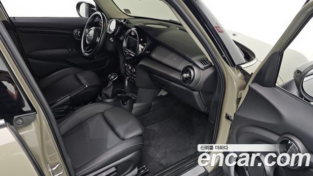 MINI Cooper 5Door Standard 3rd 2019 — фото 26