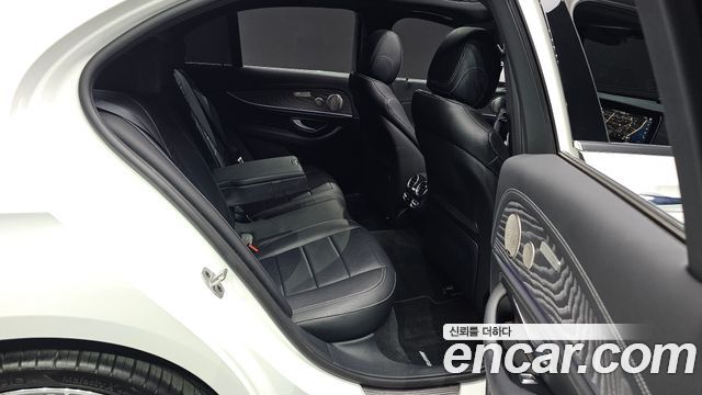 Mercedes-Benz E-Class (W213) E350 4MATIC AMG Line 2022 — фото 11