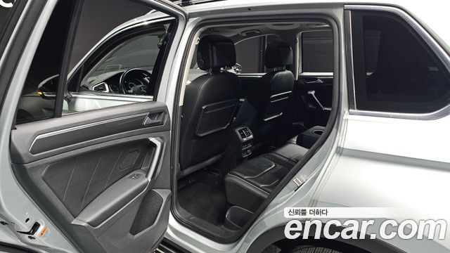 Volkswagen Tiguan (II) 2.0 TDI Prestige 2018 — фото 12