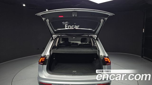 Volkswagen Tiguan (II) 2.0 TDI Prestige 2018 — фото 20