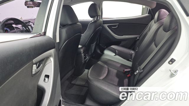 Hyundai Avante 1.6 GDi Smart Standard 2015 — фото 12