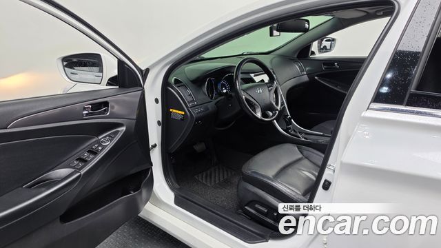 Hyundai Sonata Hybrid 2.0 Modern 2014 — фото 10
