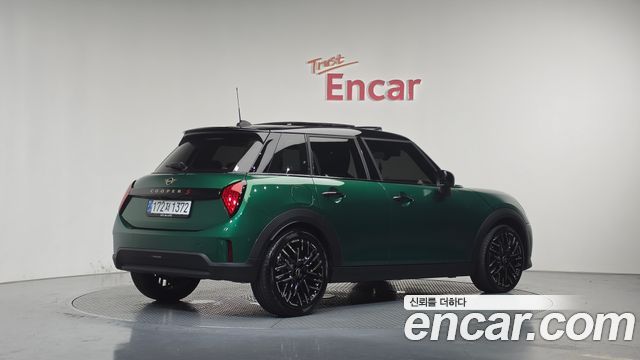MINI Cooper S (IV) 5 Door Favoured 2025 — фото 2