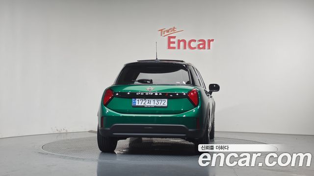 MINI Cooper S (IV) 5 Door Favoured 2025 — фото 4