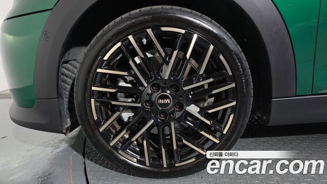 MINI Cooper S (IV) 5 Door Favoured 2025 — фото 5