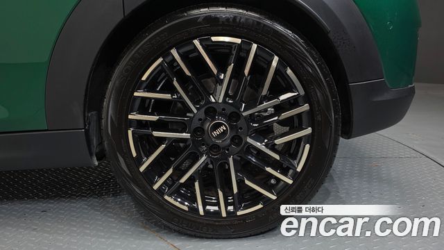 MINI Cooper S (IV) 5 Door Favoured 2025 — фото 21
