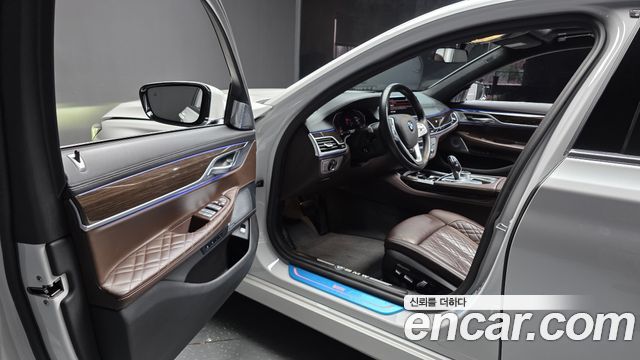 BMW 7 Series (G11) 740d xDrive Design Pure Excellence 2022 — фото 10