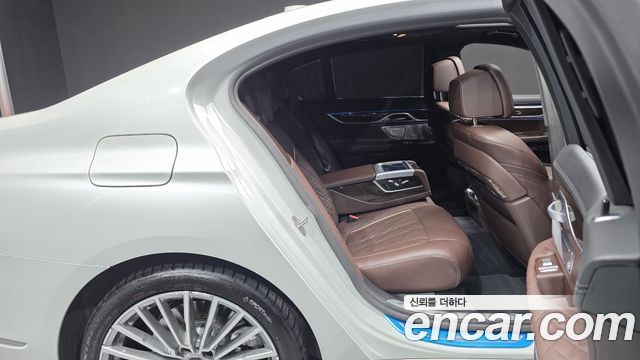 BMW 7 Series (G11) 740d xDrive Design Pure Excellence 2022 — фото 11