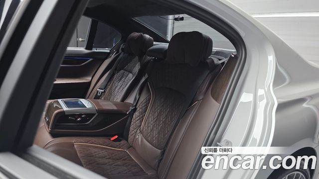 BMW 7 Series (G11) 740d xDrive Design Pure Excellence 2022 — фото 12
