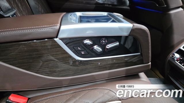 BMW 7 Series (G11) 740d xDrive Design Pure Excellence 2022 — фото 13