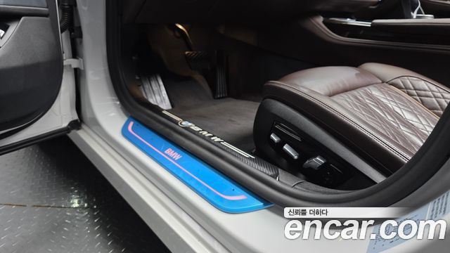BMW 7 Series (G11) 740d xDrive Design Pure Excellence 2022 — фото 14