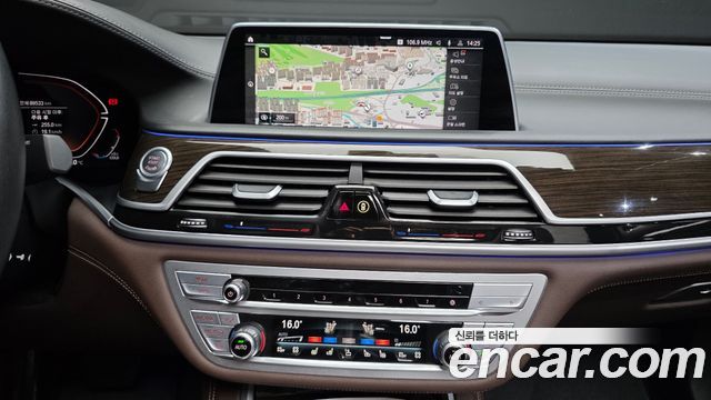 BMW 7 Series (G11) 740d xDrive Design Pure Excellence 2022 — фото 15