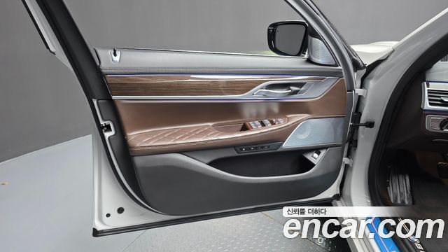 BMW 7 Series (G11) 740d xDrive Design Pure Excellence 2022 — фото 24