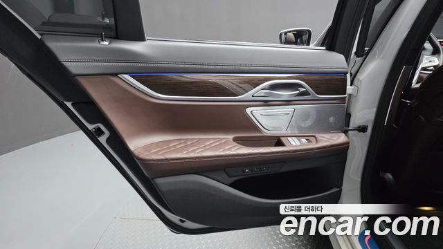 BMW 7 Series (G11) 740d xDrive Design Pure Excellence 2022 — фото 25