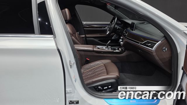 BMW 7 Series (G11) 740d xDrive Design Pure Excellence 2022 — фото 26