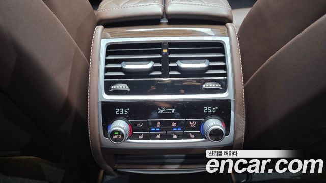 BMW 7 Series (G11) 740d xDrive Design Pure Excellence 2022 — фото 31