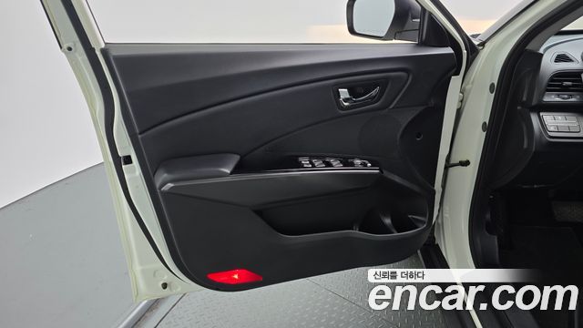 KG Mobility (SsangYong) Tivoli VX 2WD 2017 — фото 24