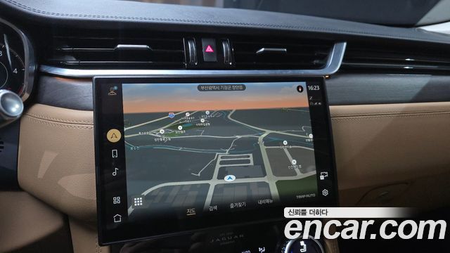 Jaguar F-PACE D200 SE 2021 — фото 17