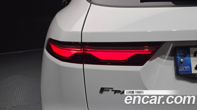 Jaguar F-PACE D200 SE 2021 — фото 23