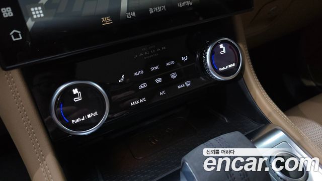 Jaguar F-PACE D200 SE 2021 — фото 27