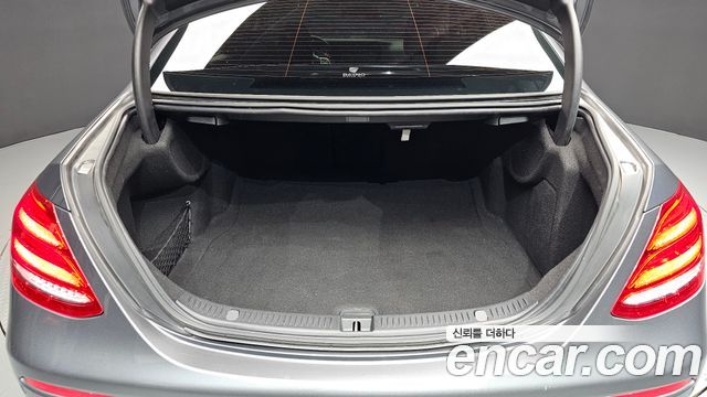 Mercedes-Benz E-Class (W213) E300 AMG Line 2019 — фото 20