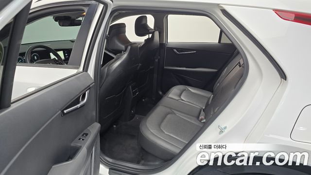 Kia Niro Signature 2022 — фото 11