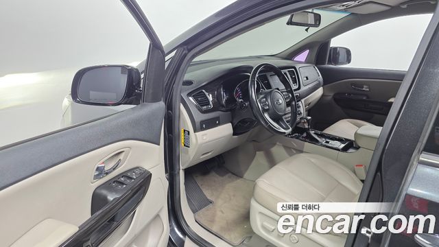 Kia Carnival 9-Seater Noblesse 2019 — фото 10