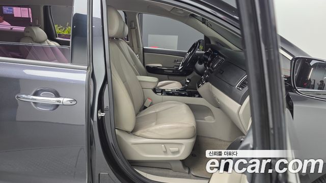 Kia Carnival 9-Seater Noblesse 2019 — фото 11