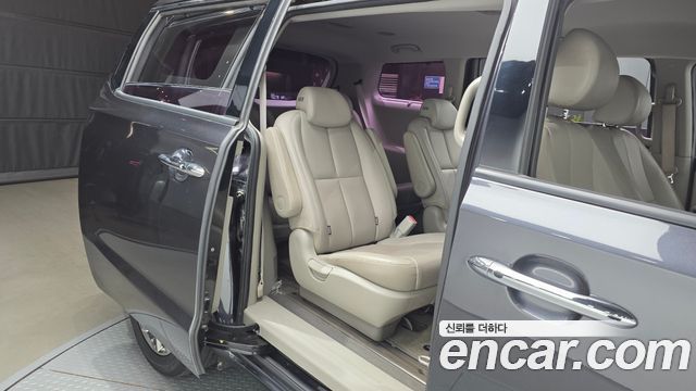 Kia Carnival 9-Seater Noblesse 2019 — фото 12