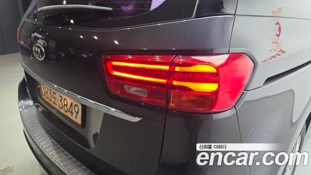 Kia Carnival 9-Seater Noblesse 2019 — фото 23
