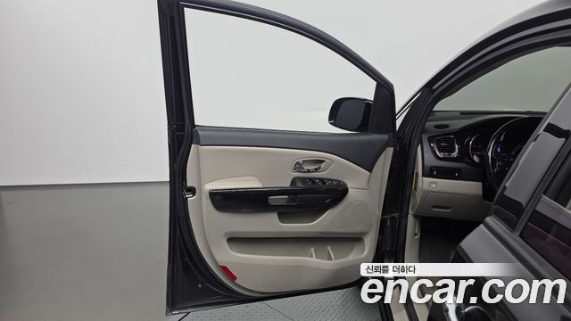 Kia Carnival 9-Seater Noblesse 2019 — фото 24