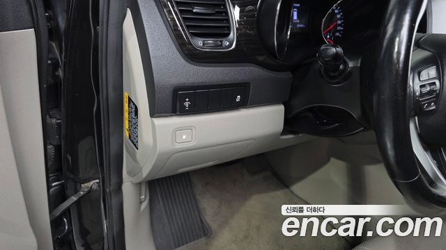 Kia Carnival 9-Seater Noblesse 2019 — фото 29