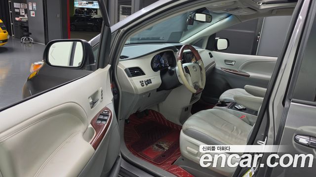 Toyota Sienna 3.5 AWD 2014 — фото 10