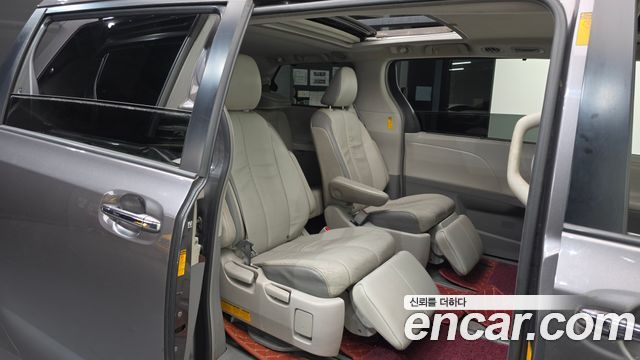 Toyota Sienna 3.5 AWD 2014 — фото 11