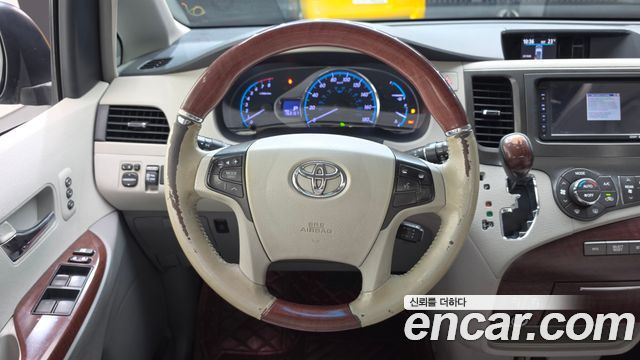 Toyota Sienna 3.5 AWD 2014 — фото 13