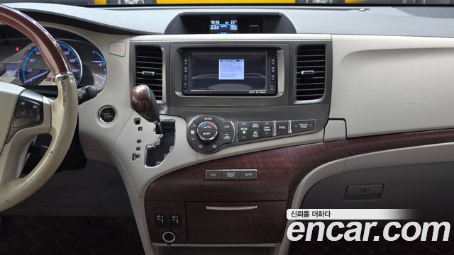 Toyota Sienna 3.5 AWD 2014 — фото 14