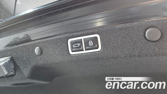 Hyundai Grandeur (GN7) 2,5 Gasoline 2WD Premium 2023 — фото 18