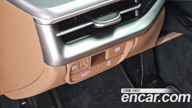 Hyundai Grandeur (GN7) 2,5 Gasoline 2WD Premium 2023 — фото 27