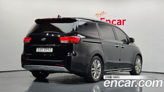 Kia Carnival 9-seater Prestige 2015 — фото 2