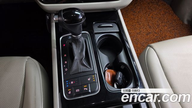 Kia Carnival 9-seater Prestige 2015 — фото 9