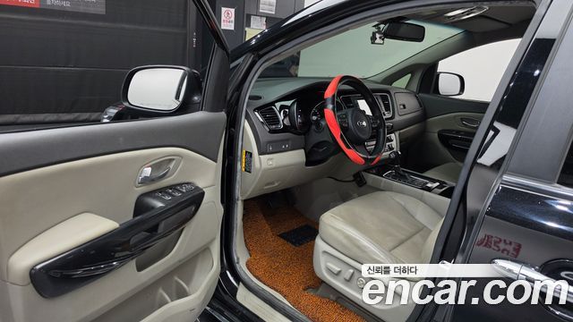Kia Carnival 9-seater Prestige 2015 — фото 10