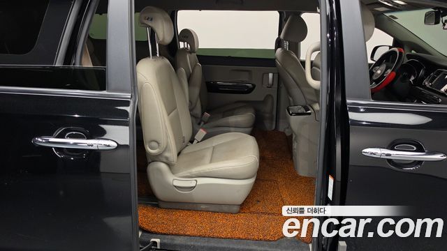 Kia Carnival 9-seater Prestige 2015 — фото 11