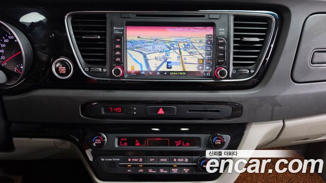 Kia Carnival 9-seater Prestige 2015 — фото 13
