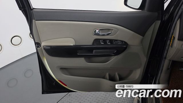 Kia Carnival 9-seater Prestige 2015 — фото 24