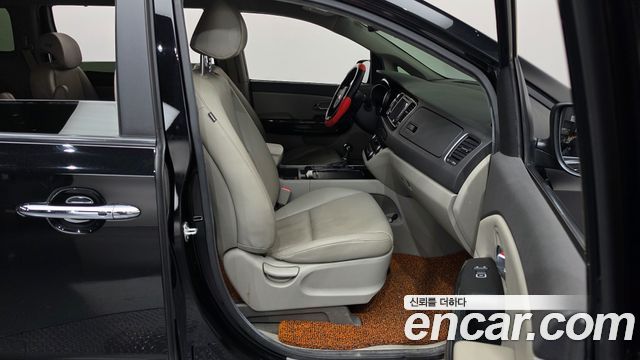 Kia Carnival 9-seater Prestige 2015 — фото 26